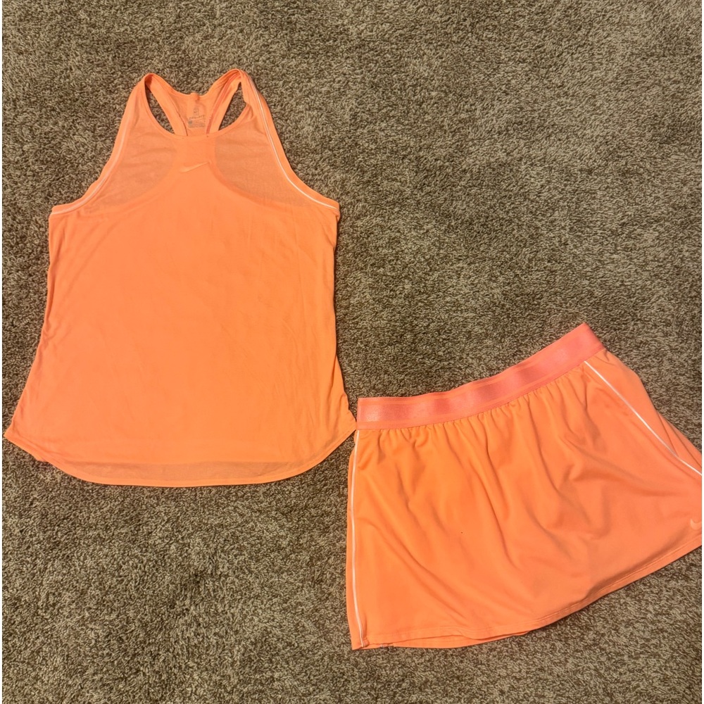 NIKE 2 piece tennis outfit.